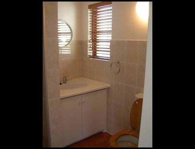 2 BEDROOM PROPERTY TO RENT IN PINESLOPES